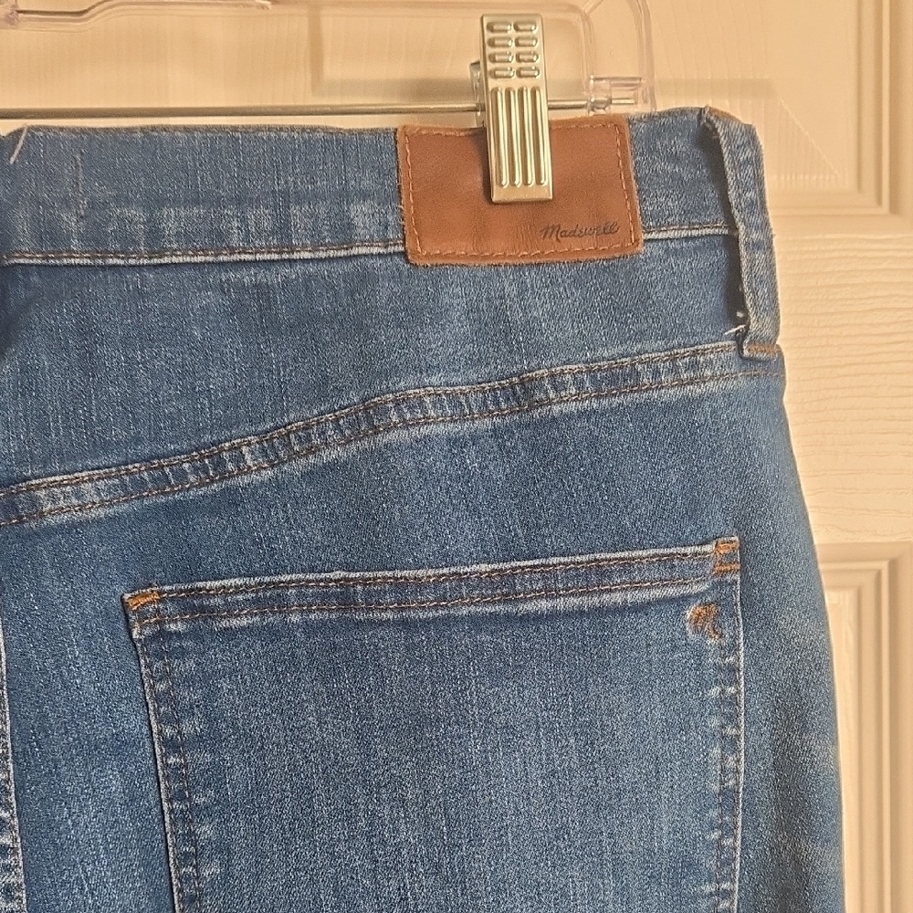 Universal Thread Distressed Blue Cropped Jeans - image 6